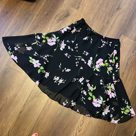 Black floral fully lined flowing 12 P skirt Sale - Picture 9 of 9